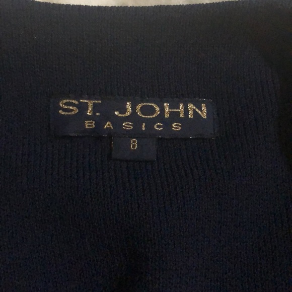 Vintage St.John’s knit jacket. Classic piece has a V closure. Gold buttons. - Picture 6 of 7